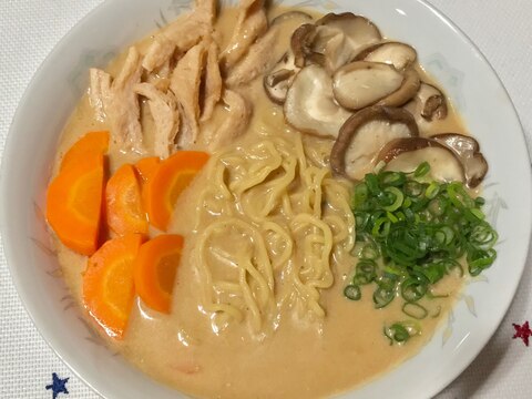 ヴィーガン豆乳ごま味噌ラーメン